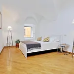 Clementina Charme - My Extra Apartment